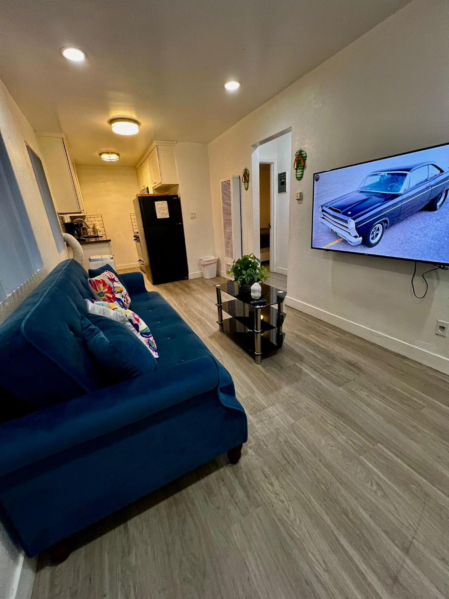 Cozy 2-bedroom With 1-bathroom Ideal For Small Group In Koretown Appartamento Los Angeles